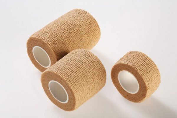 Mediblink M148 Samolepljivi povoj - bež (7,5 cm x 4,5 m), 1 povoj Mediblink M148 Samolepljivi povoj - bež (7,5 cm x 4,5 m), 1 povoj