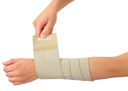 Mueller Wonder Wrap Elastični povoj – čudežni trak, 7,6 cm x 70,1 cm Mueller Wonder Wrap Elastični povoj – čudežni trak, 7,6 cm x 70,1 cm